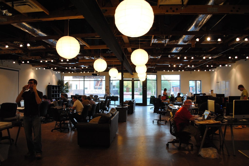 
                          The Pros and Cons for a Startup Sharing Coworking Space                          