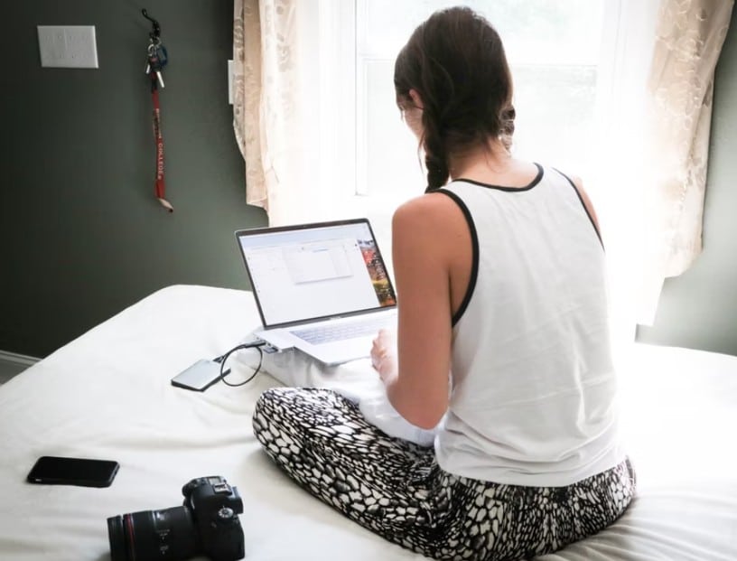 Remote Workers and Digital Nomads: What's The Difference? blog img