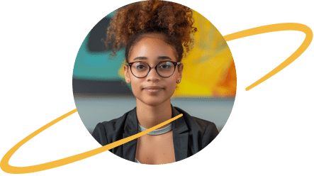 In front of a bright yellow circle, a woman with glasses and a black shirt poses, highlighting her thoughtful expression.